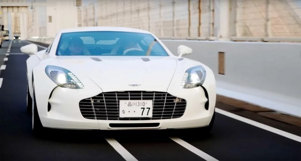 Aston Martin произведе 77 бройки от модела One-77, от които Маезава притежава 39-ия екземпляр, който също така е от общо осемте с ляв волан. Купето е в бяло, същият цвят е и интериорът, който е пълен с карбон.